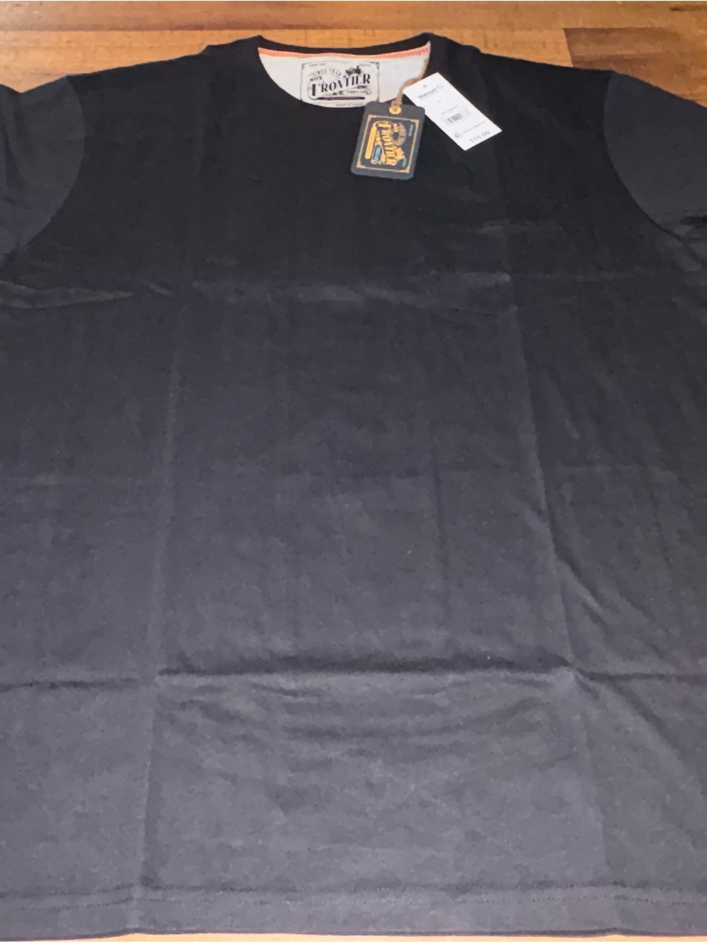 NWT frontier threads size large black crew tee